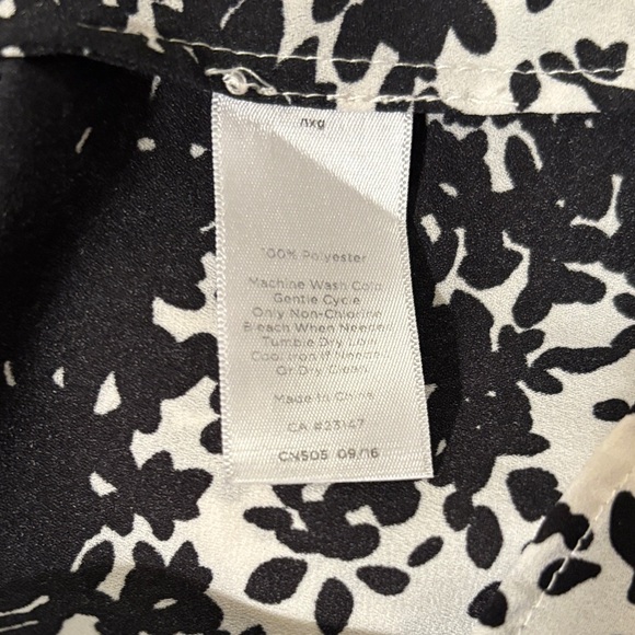 Talbots Black and White Floral Blouse - Picture 6 of 7